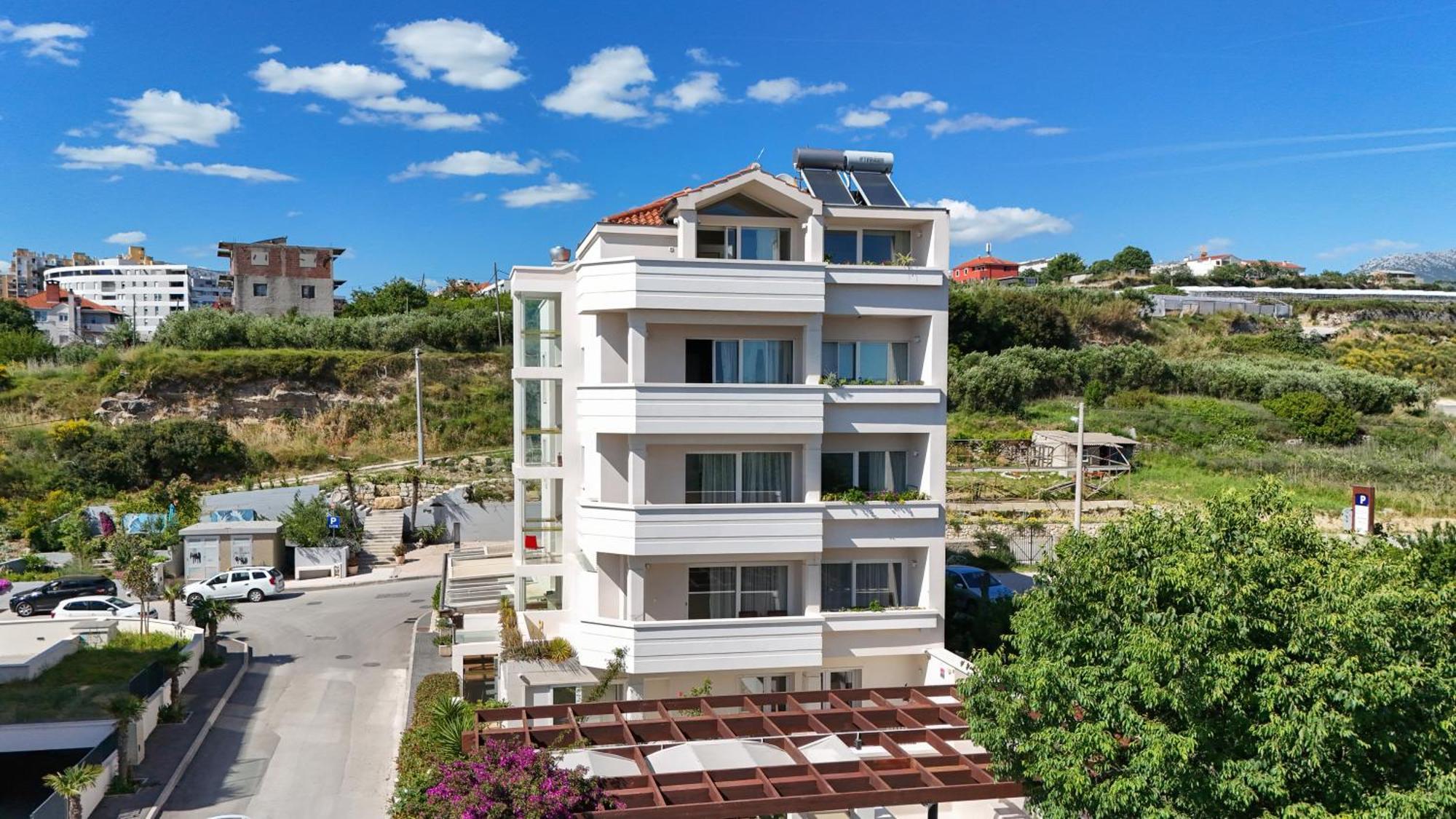 Apartment Palace Lidija